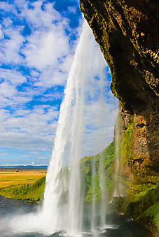 Вид из-за водопада, Исландия. (Код изображения: 01021)