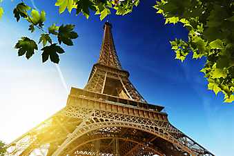 Блики солнца на Эйфелевой башне. Париж (Код изображения: 16084)