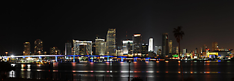Небоскребы ночного Майами. (Код изображения: 02100)