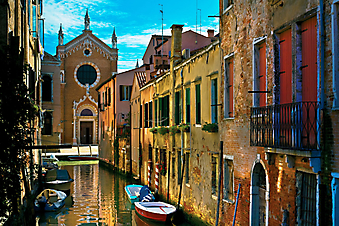 Красивый вид старинной Венеции, Италия. (Код изображения: 02185)