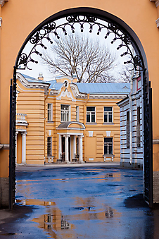 Двор Александро-Невской Лавры. Санкт-Петербург. (Код изображения: 14060)
