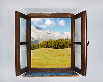 Окно с видом на горы. (Код изображения: 15020)
