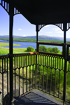 Вид из окна поезда на природу Шотландии. (Код изображения: 15024)