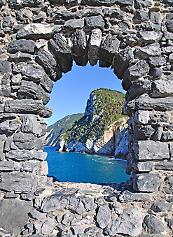 Окно с видом на море, Лигурия (Каталог номер: 15093)