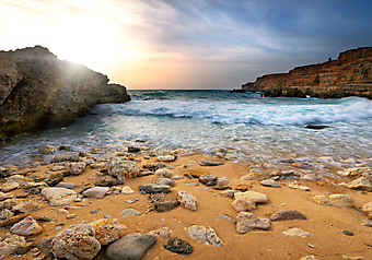 Море и скалы на рассвете. (Код изображения: 04026)