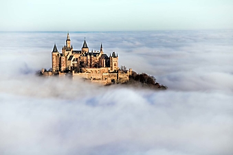 Волшебный замок Гогенцоллерн над облаками (Каталог номер: 08044)